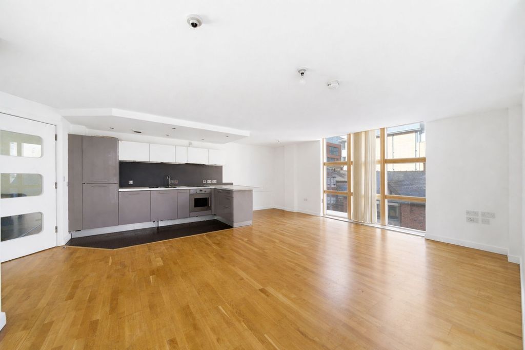 Property photo 2 of 25