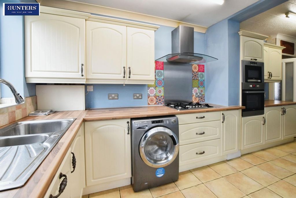 Property photo 2 of 22 Kitchen