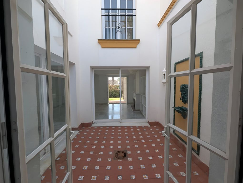Property photo 1 of 32