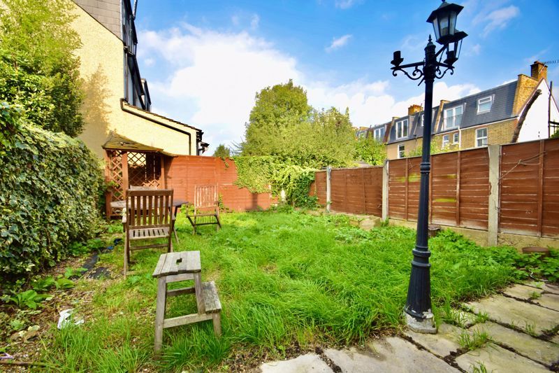 Property photo 3 of 17 Photo 6
