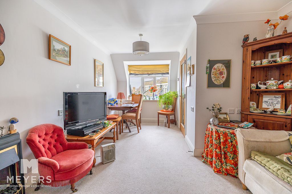 Property photo 2 of 9