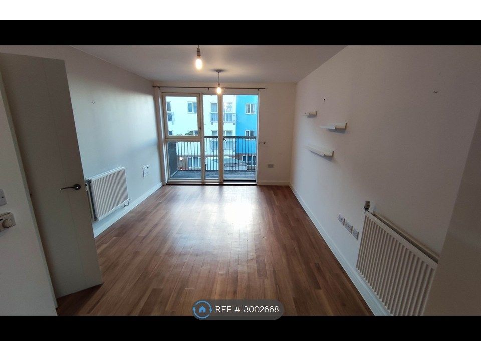 Property photo 1 of 11 Living Room