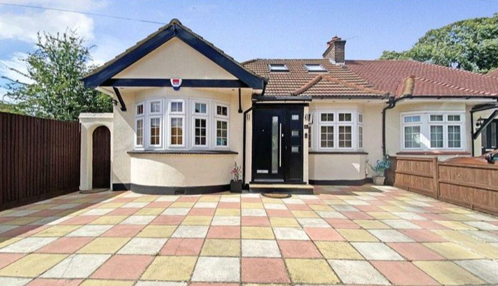 Property photo 1 of 12