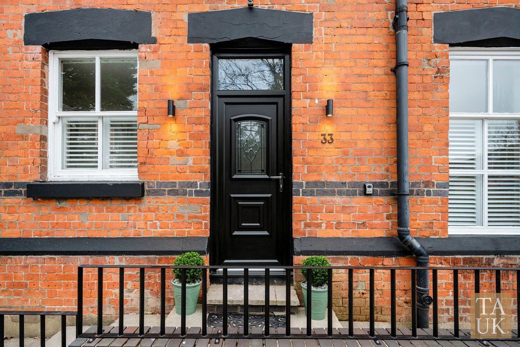 Property photo 2 of 25