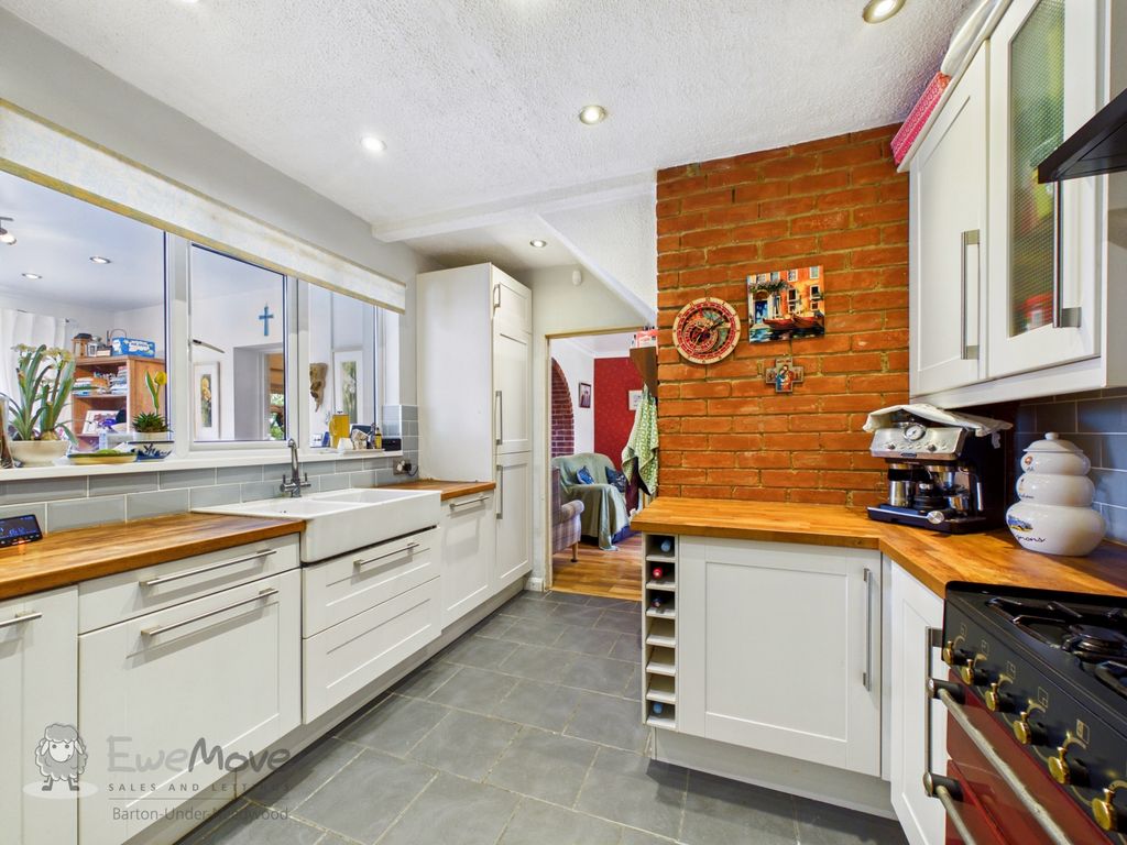Property photo 3 of 21 Kitchen c