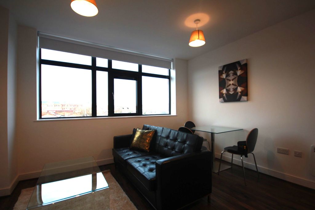 Property photo 3 of 8 Img_13984_32_Original