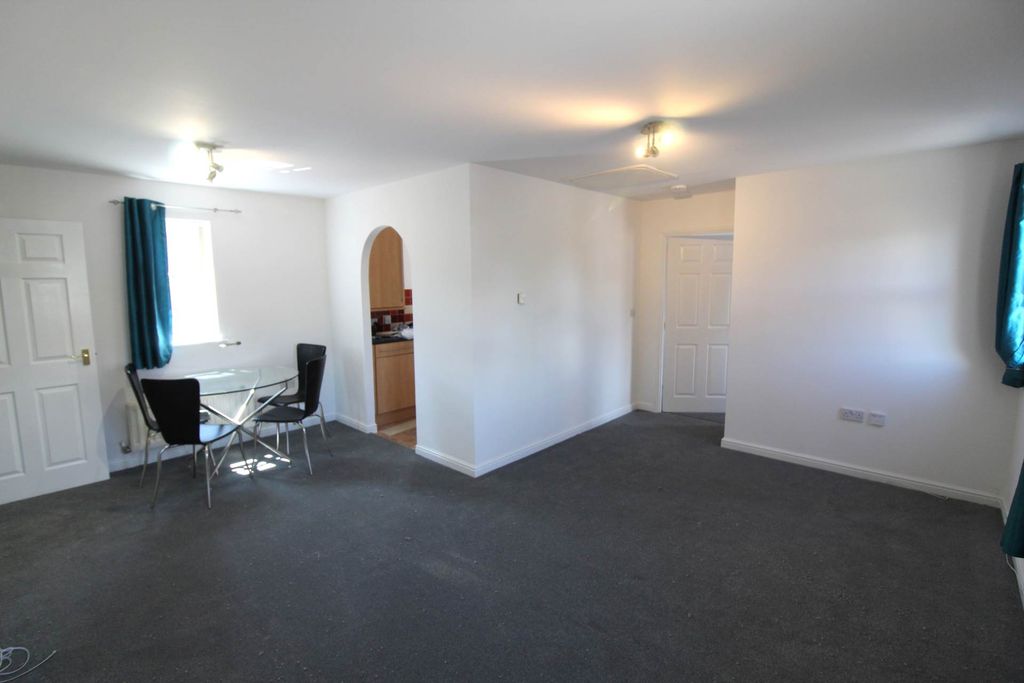 Property photo 2 of 8