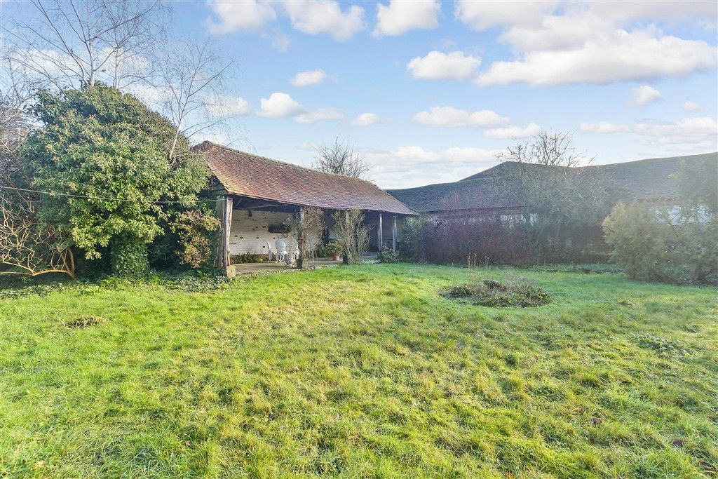 Property photo 2 of 14 Side Garden