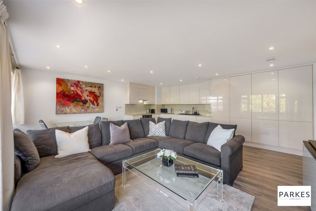 Property photo 2 of 18 Picture No. 23