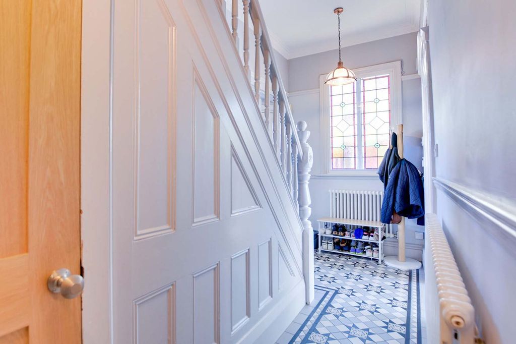 Property photo 2 of 40