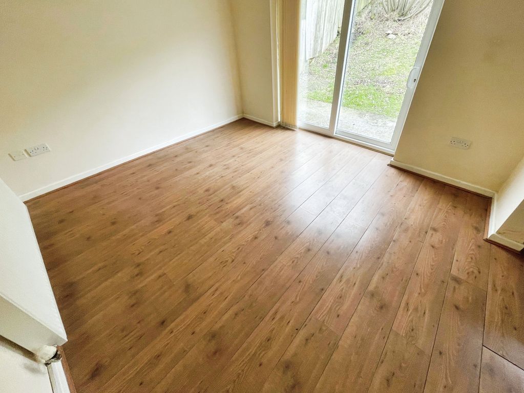 Additional image 8 of 4 bed property to rentHawthorn Glade, Abertillery NP13