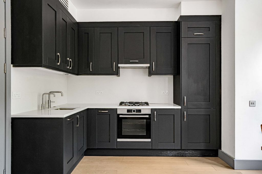 Property photo 2 of 10 Kitchen