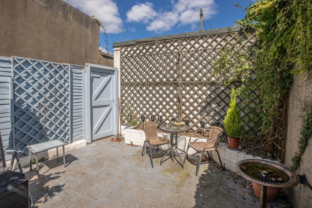 Property photo 3 of 28