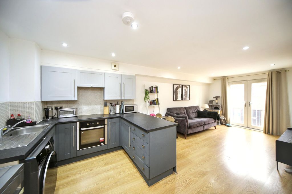 Property photo 2 of 18