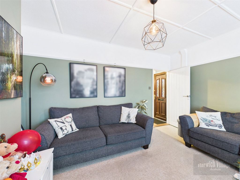 Property photo 3 of 17 Picture 3