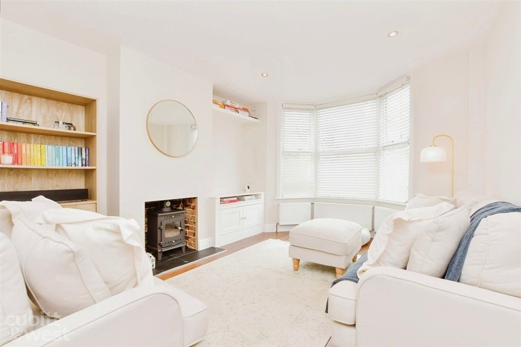 Property photo 2 of 12 Lounge 26