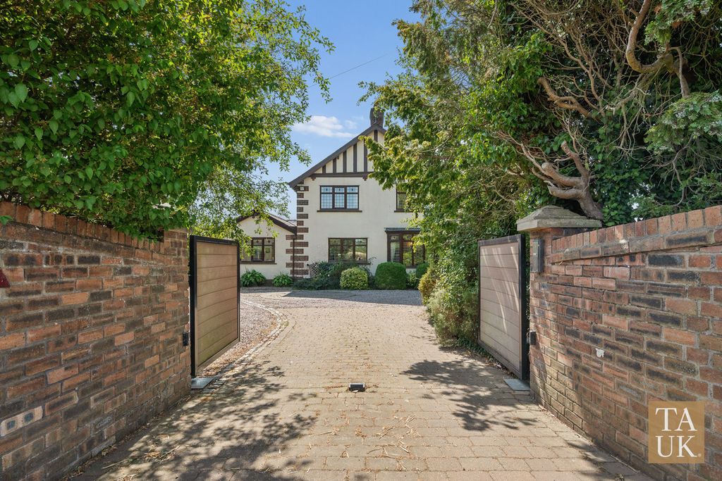 Property photo 1 of 42