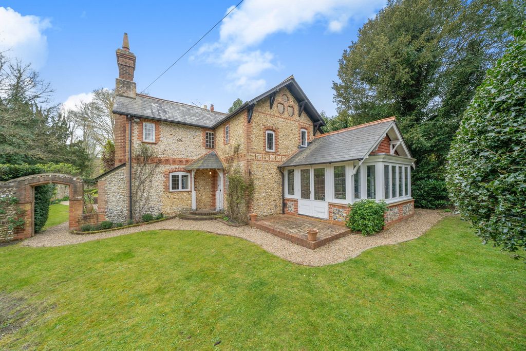 Property photo 2 of 21