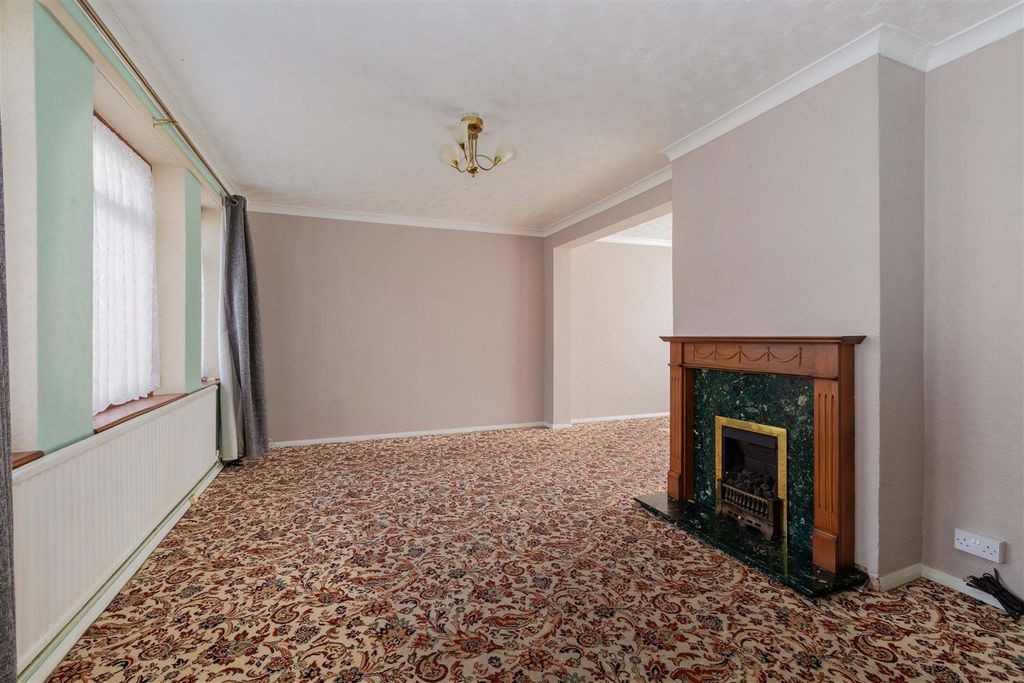 Property photo 2 of 18 9 Upper Lees Road-9.Jpg