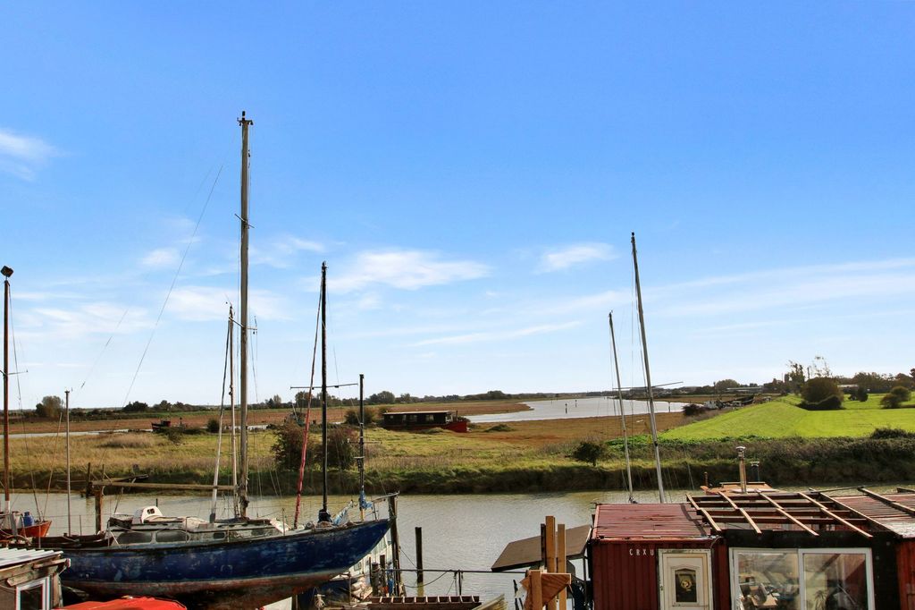 Property photo 3 of 26