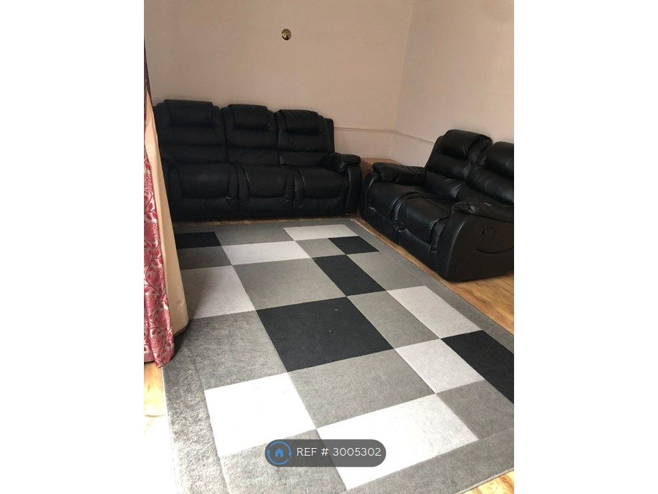 Property photo 1 of 15 Living Room
