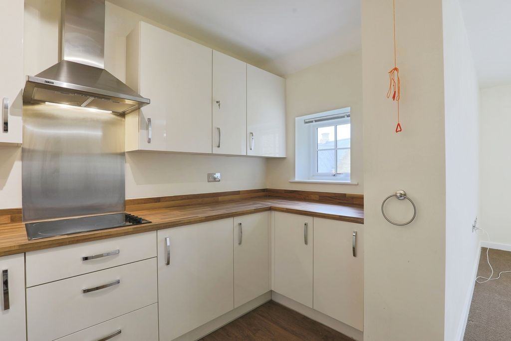 Property photo 2 of 17 Photo