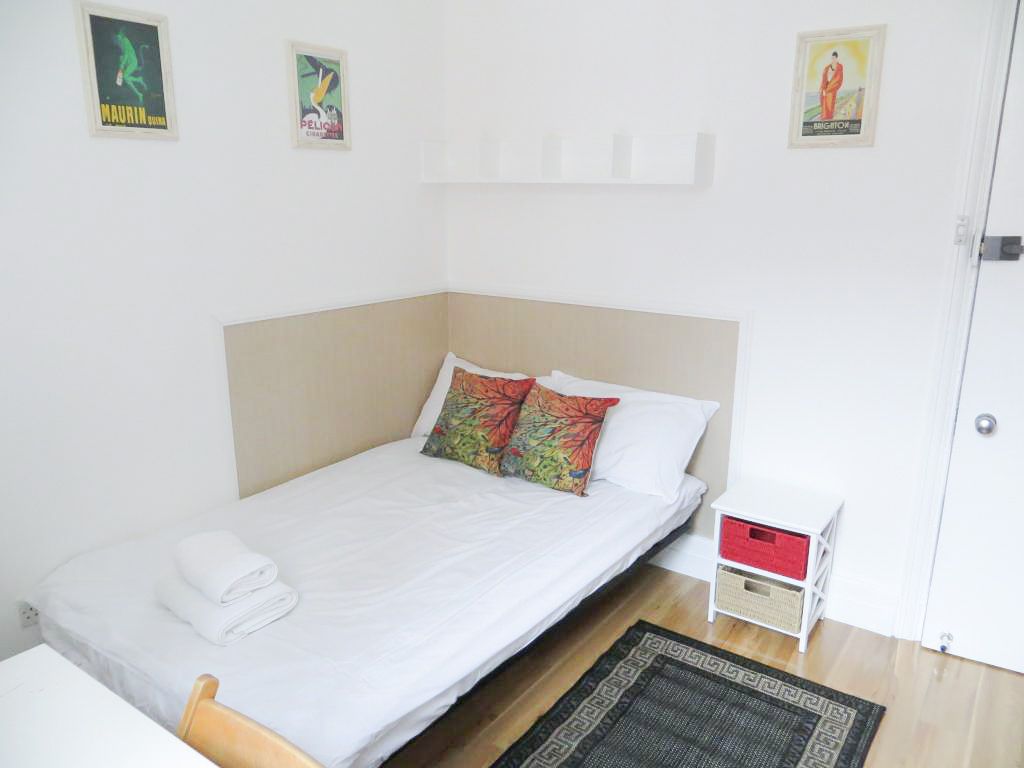 Property photo 1 of 6 Studio To Rent