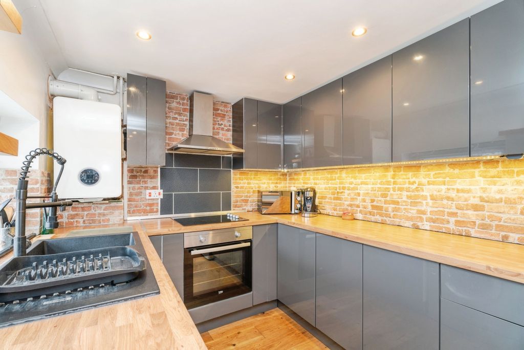 Property photo 2 of 17 Photo