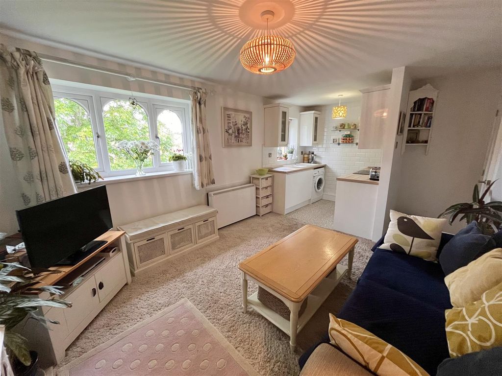 Property photo 2 of 12