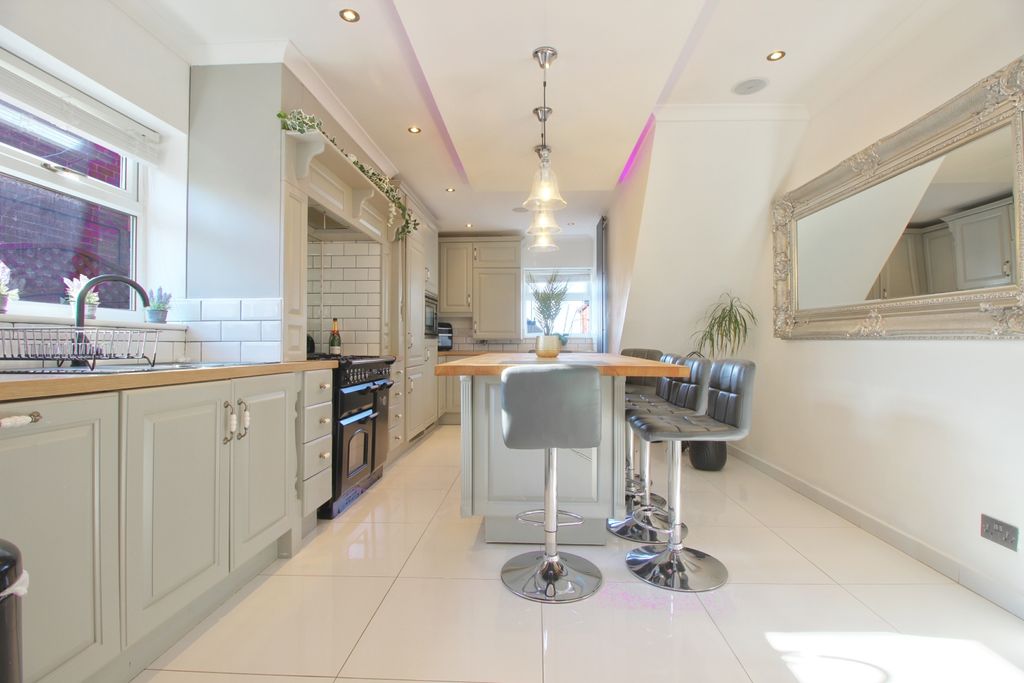 Property photo 3 of 16 Kitchen