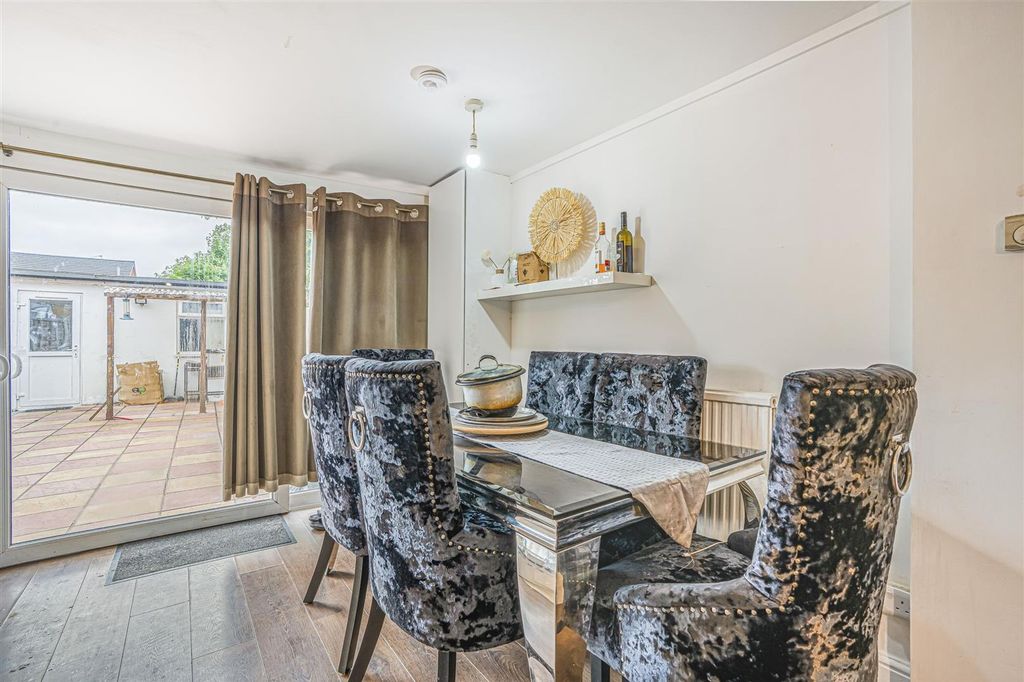 Property photo 3 of 14 Dining Area