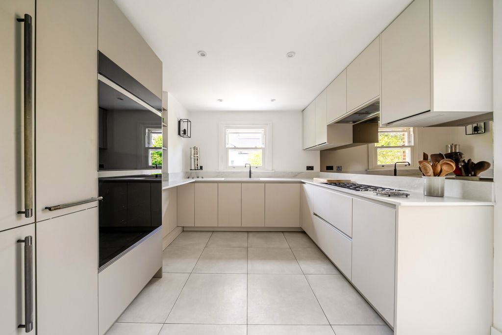 Property photo 3 of 12 Kitchen