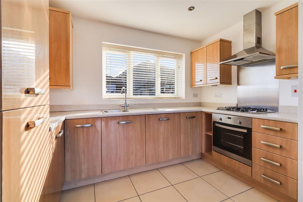 Property photo 3 of 16 Kitchen