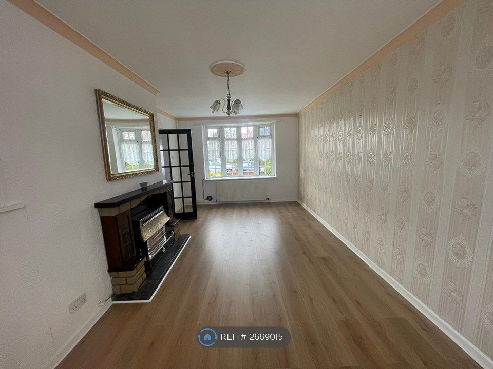 Property photo 3 of 22 Living Room