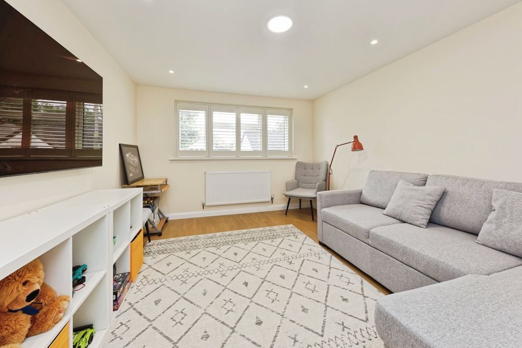 Property photo 2 of 18 Pbox-Img.Jpg