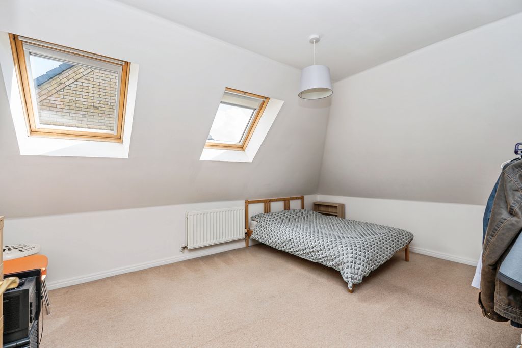 Property photo 2 of 20