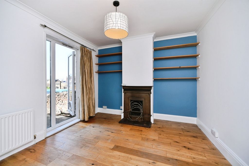 Property photo 2 of 18