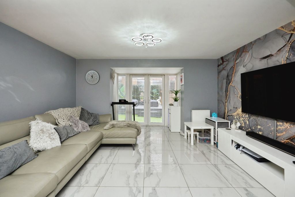 Property photo 2 of 18 Lounge/Diner