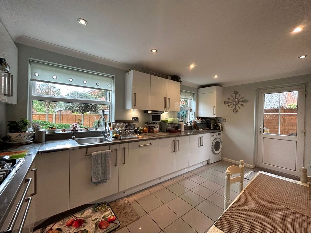 Property photo 2 of 12 Picture No. 11