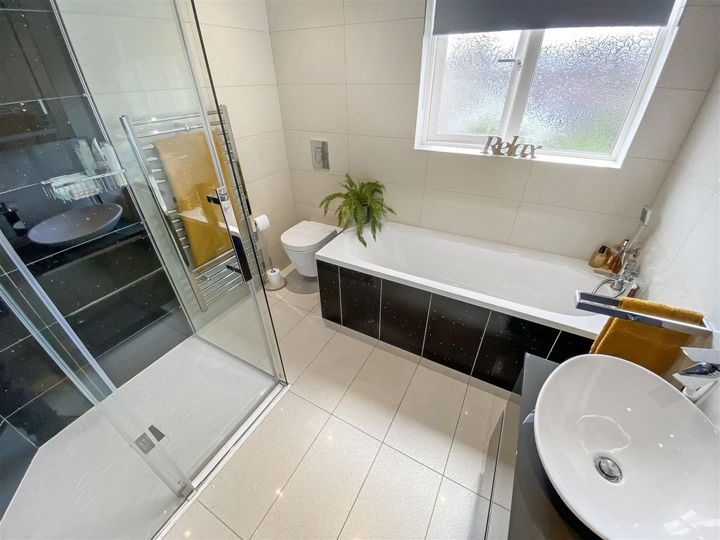 Property photo 2 of 22 Family Bathroom.Jpg