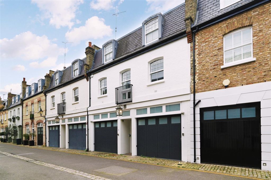 Property photo 2 of 22 4-Clabon-Mews (5).Jpg