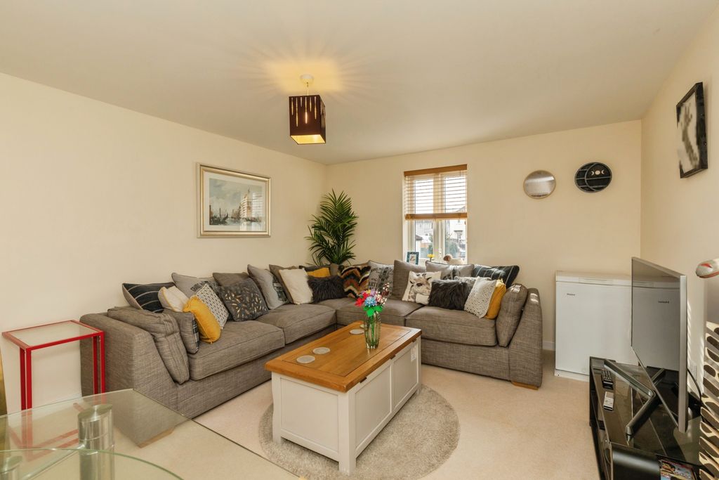 Property photo 2 of 15 Living / Dining Room