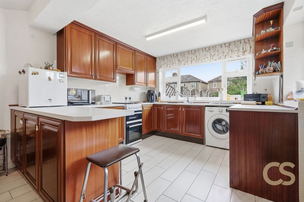 Property photo 3 of 16 5331802