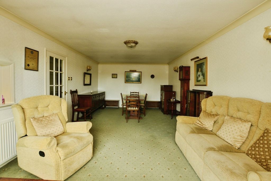 Property photo 3 of 17 Living Room