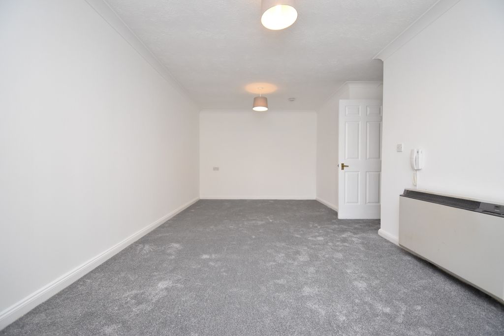 Property photo 2 of 8 Lr