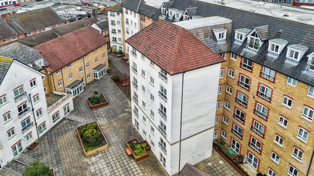 Property photo 2 of 20