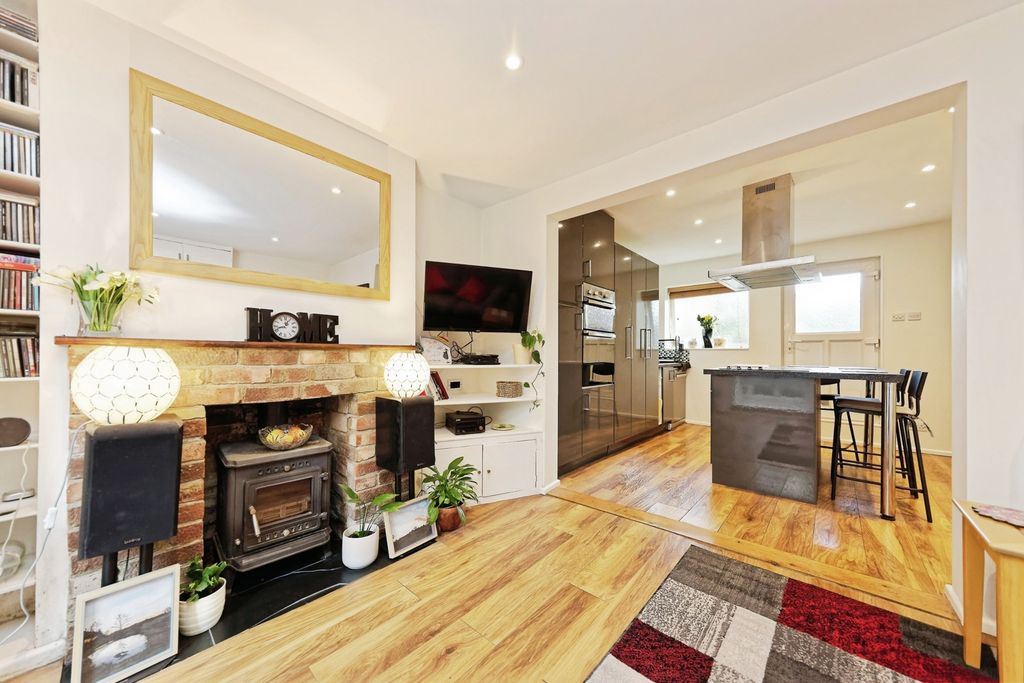 Property photo 3 of 16 Photo