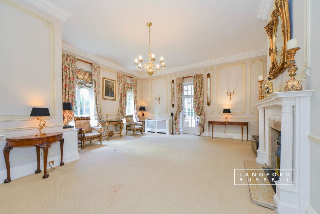 Property photo 3 of 17 Reception