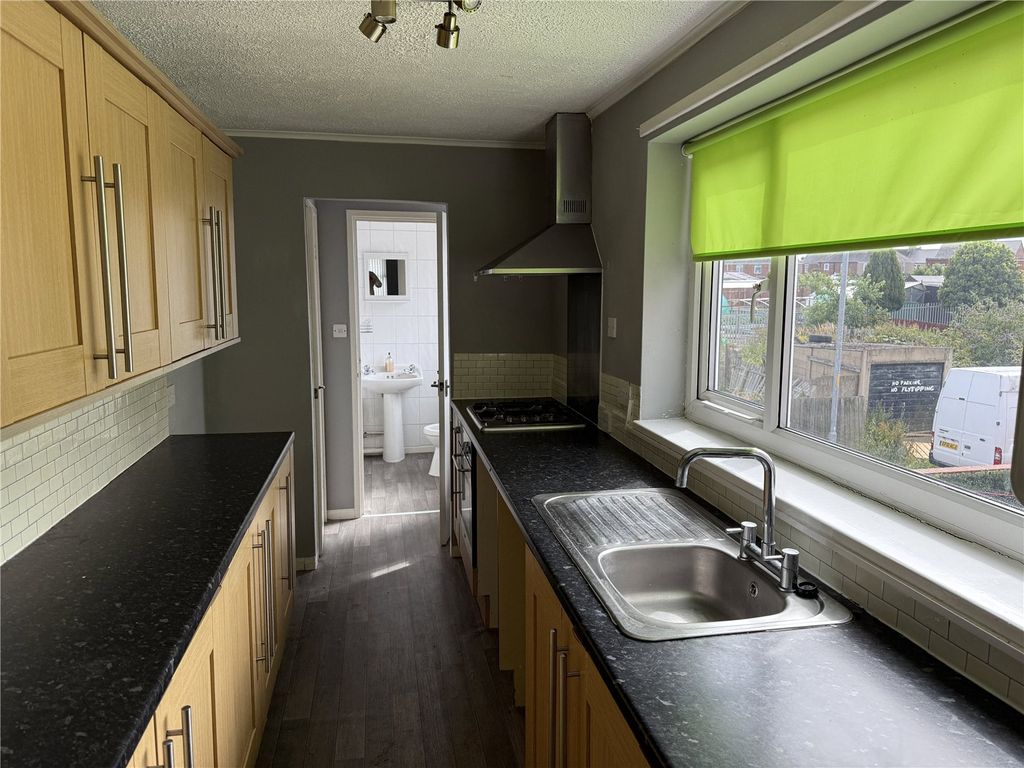 Property photo 3 of 6 Kitchen