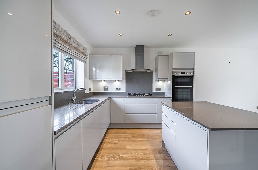 Property photo 3 of 30